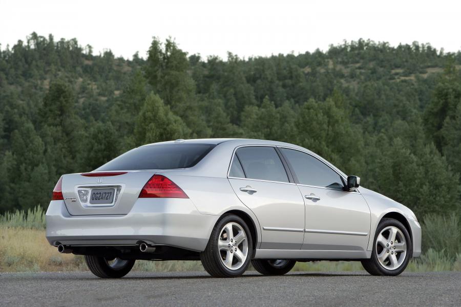  Honda Accord Sedan EX-L 2006 года  (фото 11 из 17)